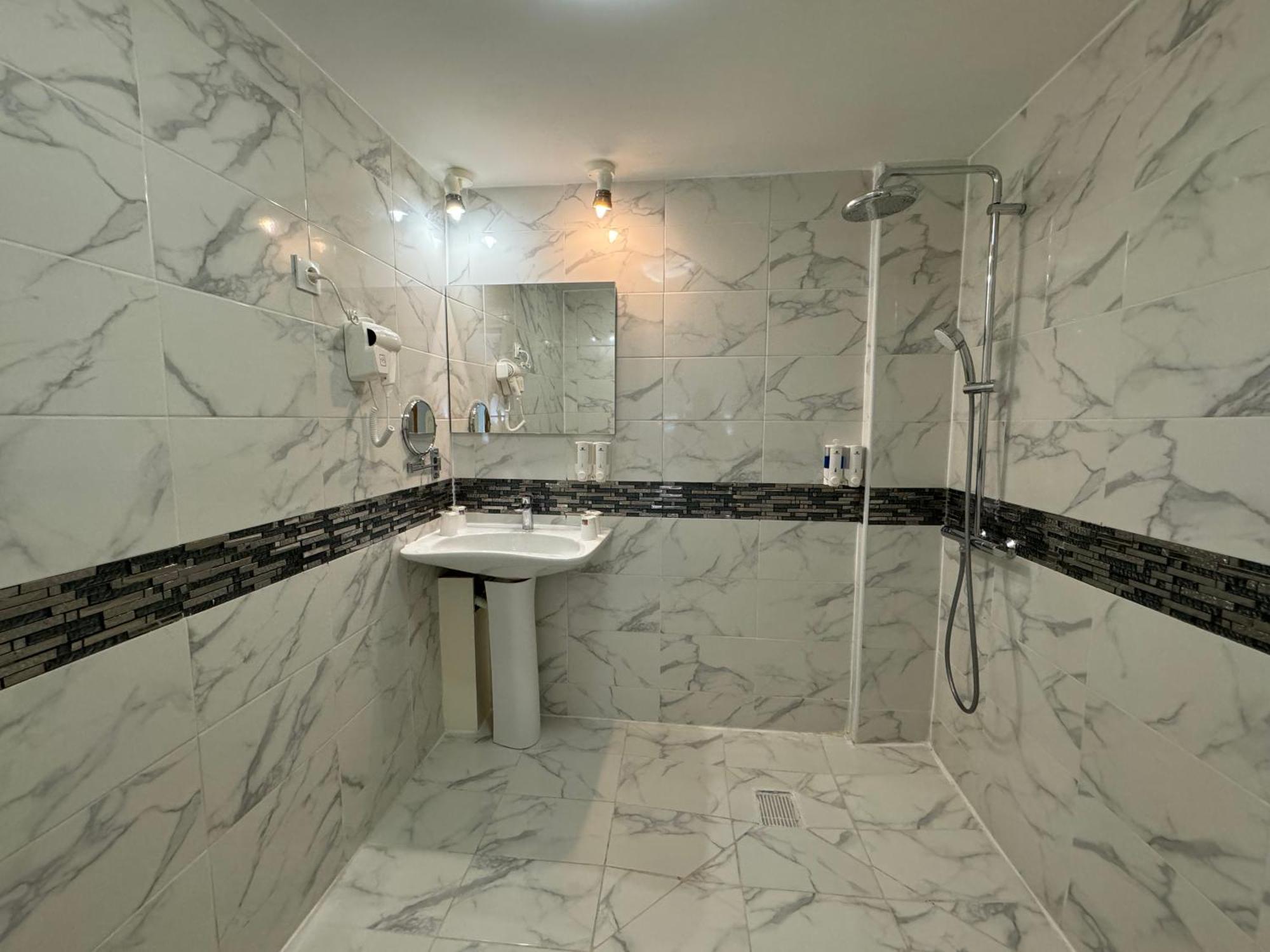 Hotel Grand Paris Villejuif Kültér fotó