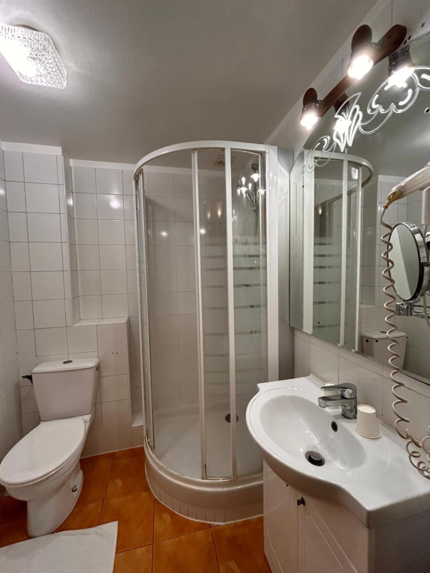 Hotel Grand Paris Villejuif Kültér fotó