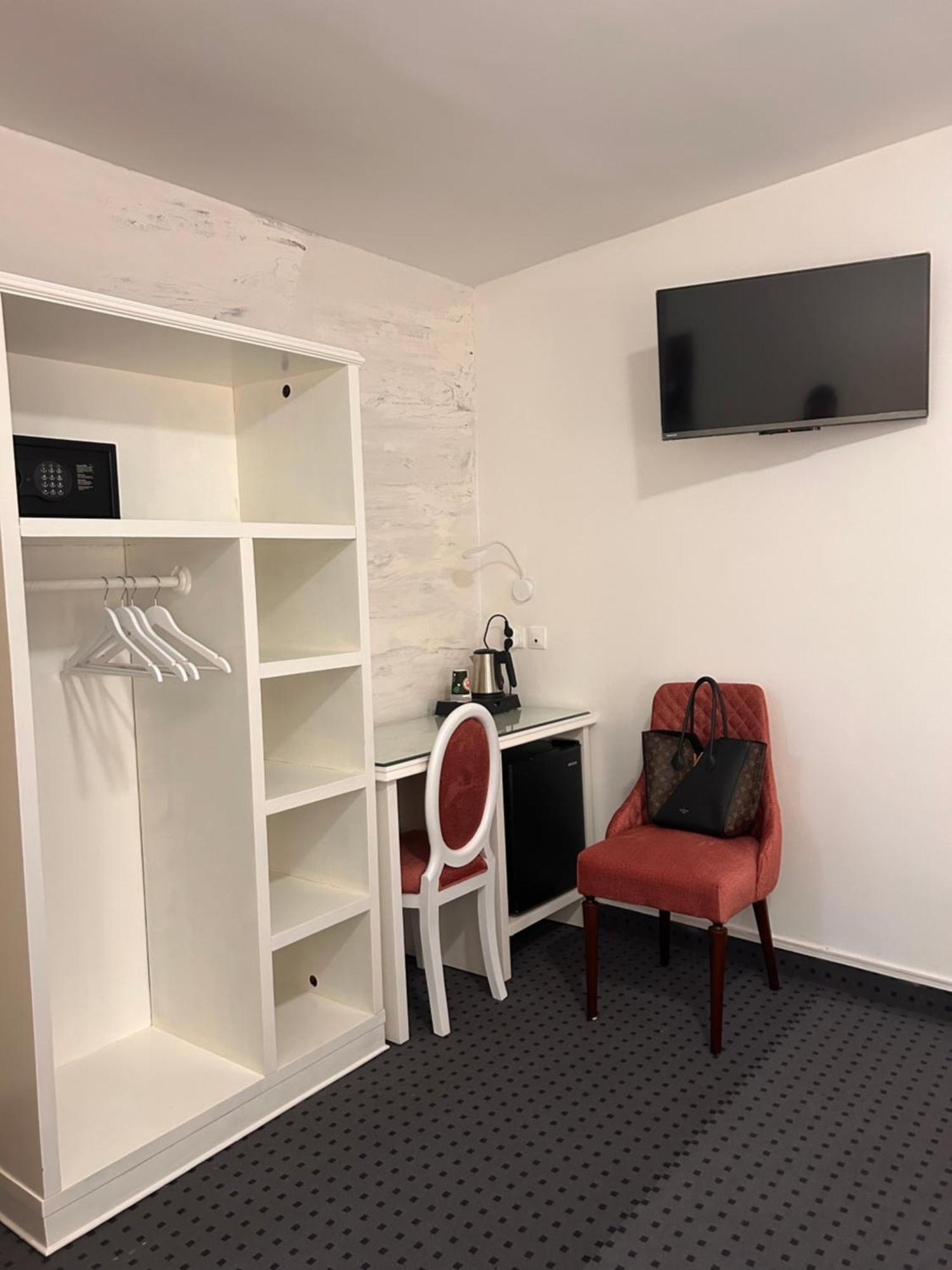 Hotel Grand Paris Villejuif Kültér fotó