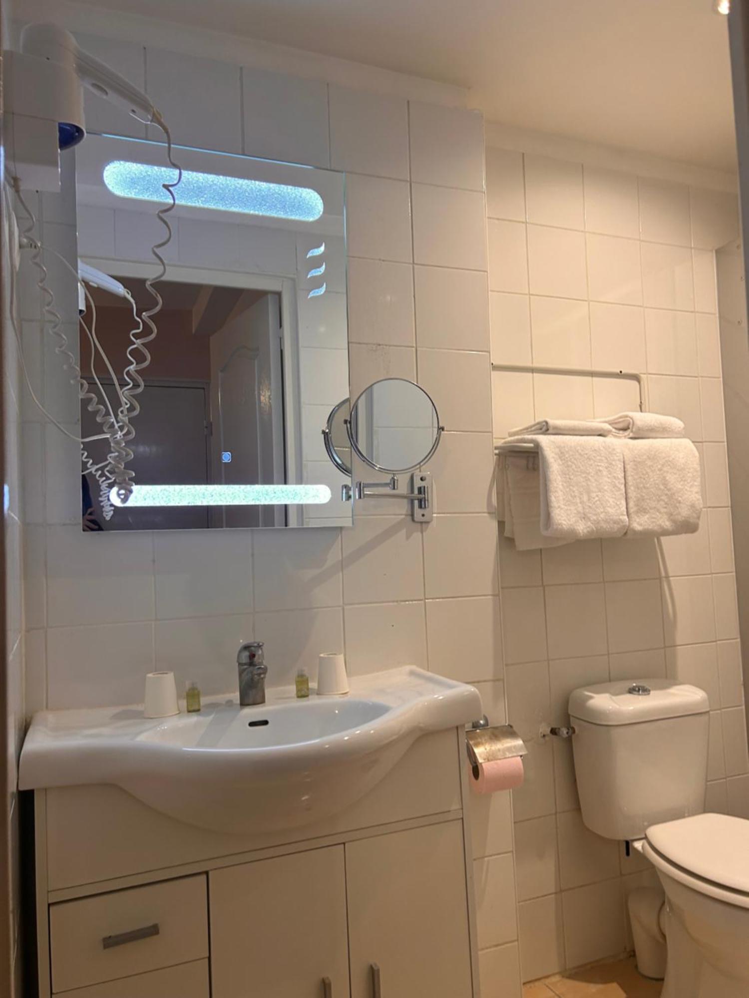 Hotel Grand Paris Villejuif Kültér fotó